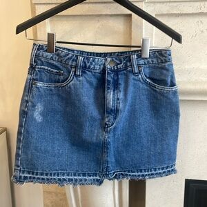 Free people medium wash distressed jean skirt size 6z. Never worn.